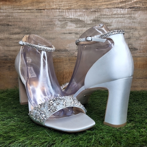 New Badgley Mischka Kendall Ankle Strap Sandal Sz 11.0 - Picture 1 of 10